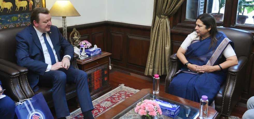 Minister of State for External Affairs Smt. Meenakashi Lekhi met H. E. Mr. Sergei Aleinik, First Deputy Foreign Minister of the Republic of Belarus in New Delhi