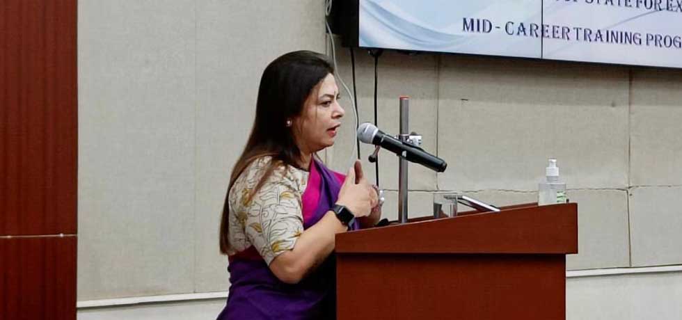 Minister of State for External Affairs Smt. Meenakashi Lekhi interacted with senior IFS officers undergoing MEA&#39;s Mid Career Training Programme - III