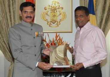 High Commissioner presenting Credentials to President