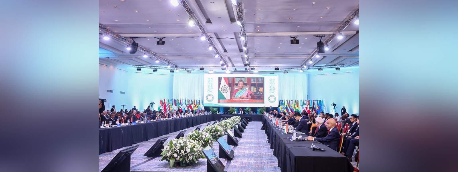 राष्ट्रपति श्रीमती द्रौपदी मुर्मू ने विशेष अतिथि के रूप में लैटिन अमेरिकी और कैरेबियाई देशों (सीईएलएसी) के समुदाय के 7वें शिखर सम्मेलन में वर्चुअल रूप से भाग लिया