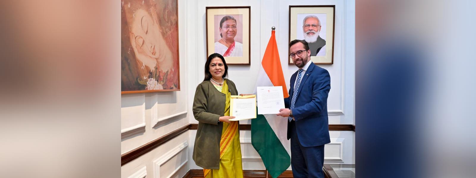 Minister of State for External Affairs Smt. Meenakashi Lekhi met H.E. Mr. Nicolas Albertoni, Vice Minister of Foreign Affairs of Uruguay in New Delhi