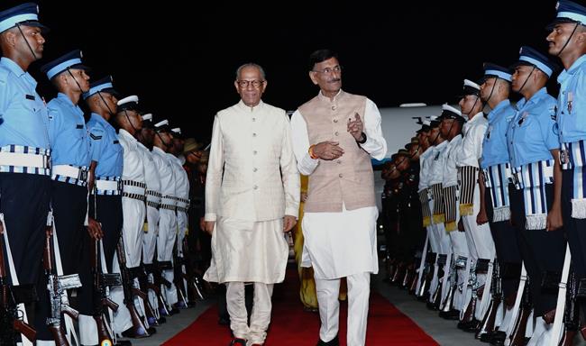 Prime Minister of the Republic of Mauritius, H.E. Dr. Navinchandra Ramgoolam received by Minister of State for Defence, Shri Sanjay Seth upon his arrival at the airport in New Delhi