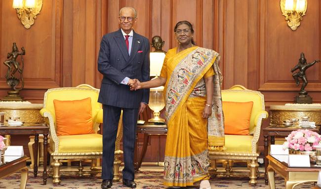 Prime Minister of the Republic of Mauritius, H.E. Dr. Navinchandra Ramgoolam called on President Smt. Droupadi Murmu at Rashtrapati Bhavan