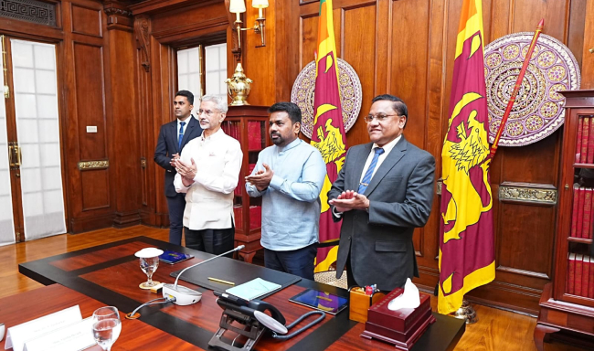 विदेश मंत्री डॉ. एस. जयशंकर और श्रीलंका के विदेश मंत्री महामहिम श्री विजिता हेराथ ने श्रीलंका के राष्ट्रपति महामहिम श्री अनुरा कुमारा दिसानायक की उपस्थिति में संयुक्त रूप से श्रीलंका के किलिनोच्ची ज़िले में 120 फीट लंबे डुअल कैरिजवे बेली ब्रिज का उद्घाटन किया