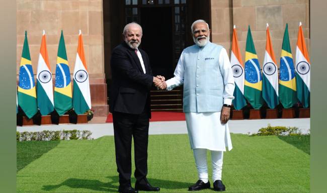 प्रधानमंत्री श्री नरेन्द्र मोदी ने हैदराबाद हाउस में ब्राज़ील के राष्ट्रपति महामहिम श्री लुइज़ इनासियो लूला दा सिल्वा का स्वागत किया