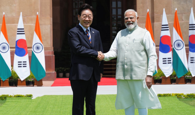 Prime Minister Shri Narendra Modi welcomed H.E. Mr. Lee Jae Myung, President of the Republic of Korea at Hyderabad House