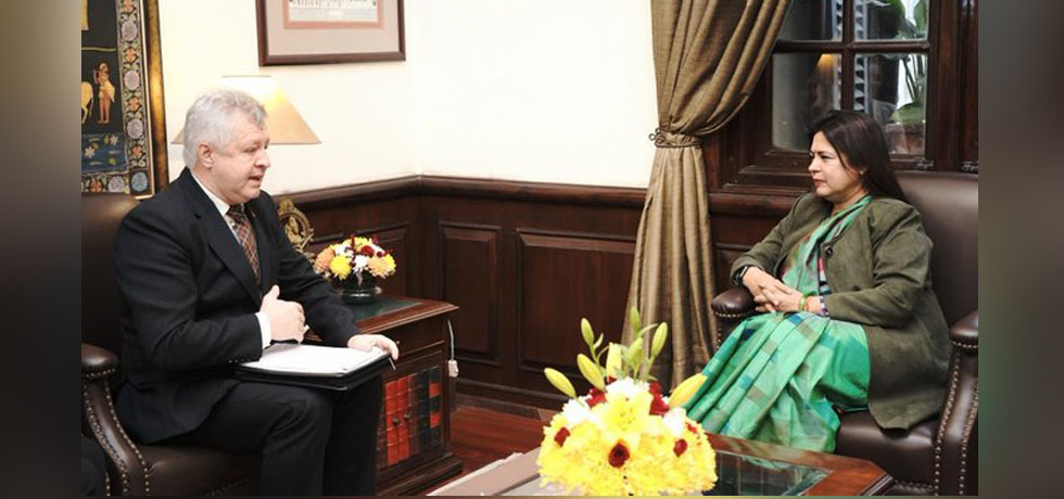 Minister of State for External Affairs, Smt. Meenakashi Lekhi meets Andrei I Rzheussky, Ambassador of the Republic of Belarus to India in New Delhi