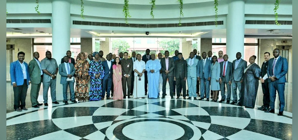 Minister of State for External Affairs Shri V. Muraleedharan interact with 25 Senior Civil Servants from the Republic of The Gambia